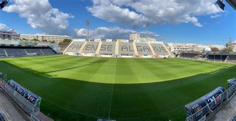 Farense e Nacional celebram regresso à I Liga | Futebol | PÚBLICO