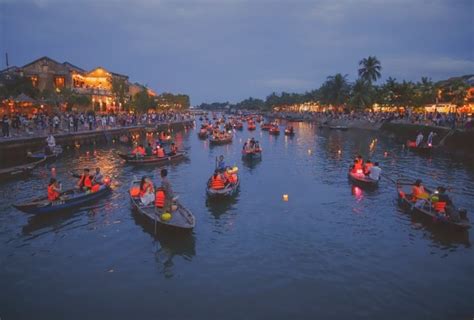 Hoi An Lantern Festival during full moon with calendar up to 2024