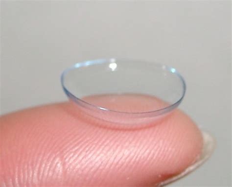 Doctors Remove 27 Contact Lenses from One Eye - Neatorama