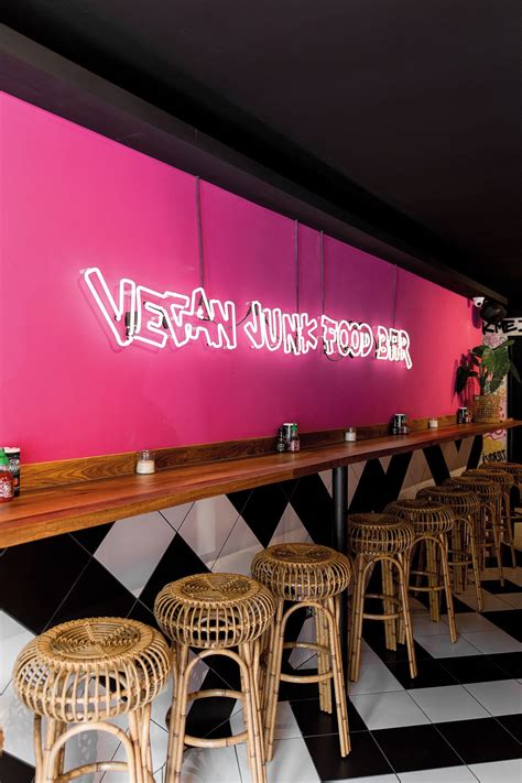 Vegan fastfood! Hotspot Amsterdam: Vegan Junk Food Bar (VJFB) | Bron: Fashiable.nl Fast Food ...