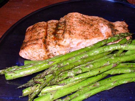 weeknight baked salmon and asparagus | emandam