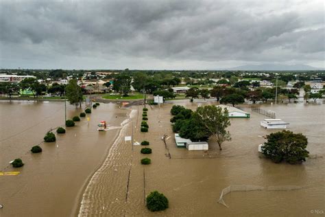 Townsville flooding leaves thousands of homes inundated - ABC News