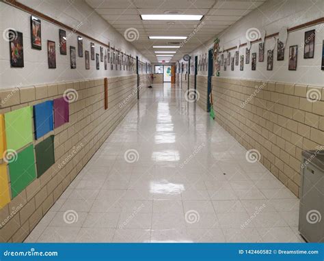 Elementary School Hallway editorial photography. Image of hallway - 142460582