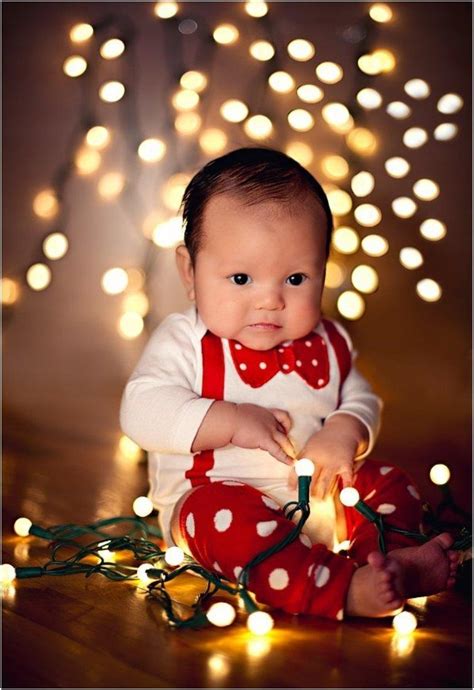 33 Absolutely Cute Babies And Their First Christmas Photo shoot