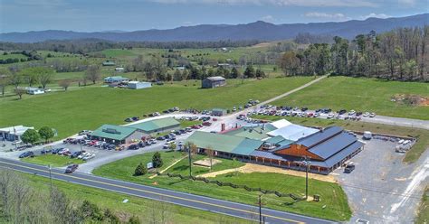 This Amish Family-Style Restaurant In Tennessee Will Make You Feel Right At Home | Family style ...