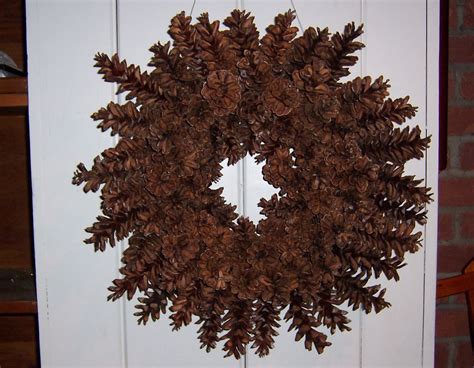 DIY Pine Cone Wreath: No Gluing or Wiring Needed!