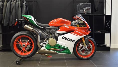 Review of Ducati Panigale 1299 R Final Edition 2018: pictures, live ...