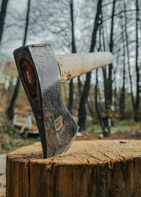 The Art of the Hatchet: How to Skillfully Wield This Essential Tool