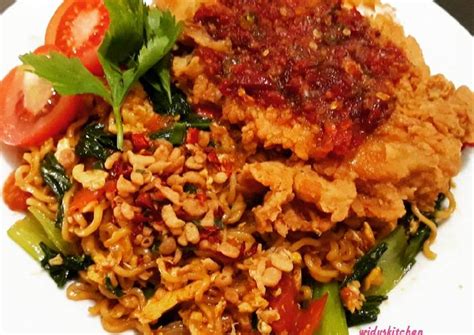 Bagaimana Membuat Mie Goreng Ayam Geprek, Enak | Kreasi Masakan