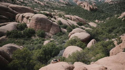 boulder hiking trails - Joey Journeys