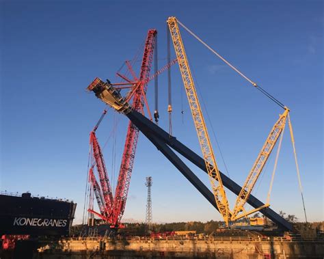 Lifting the Goliath crane | Mammoet news