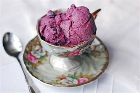 Black Raspberry Ice Cream with Chocolate Chunks Recipe, Splendidly Homemade and Weekend Links ...