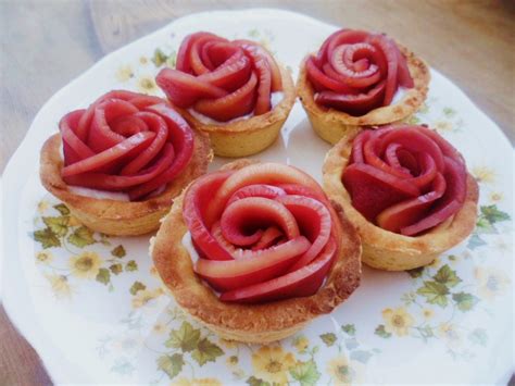 ♥ Deerly Beloved Bakery ♥: Mini Apple Rose Tarts with Crème Patisserie Filling