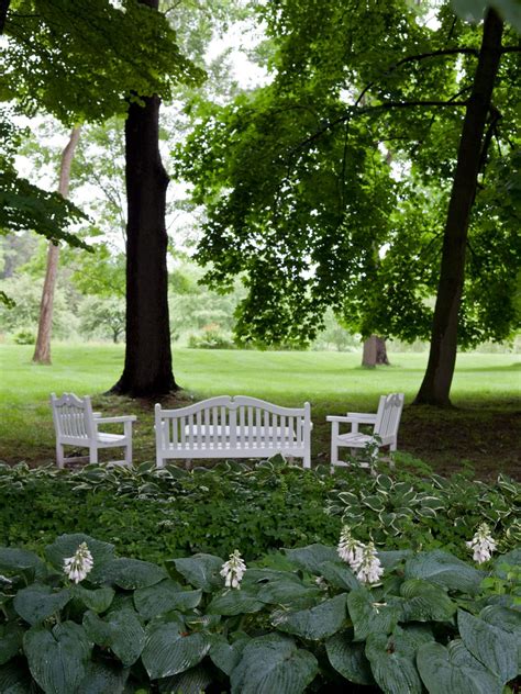 At Home in the Garden with Carolyne Roehm | HGTV