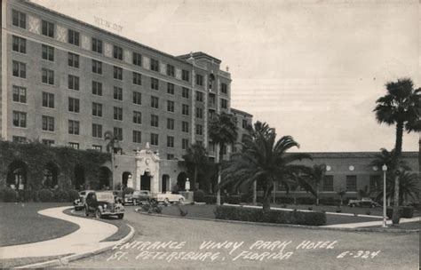 Entrance, Vinoy Park Hotel St. Petersburg, FL Postcard