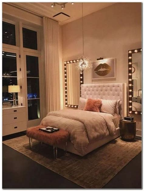 32 Fabulous Small Apartment Bedroom Design Ideas - HOMYHOMEE | Small ...