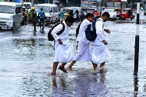 Heavy rains, winds play havoc in Colombo - Caption Story | Daily Mirror