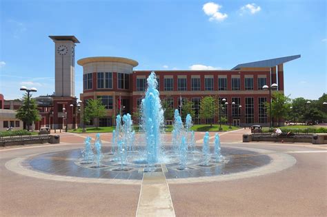 University of Memphis - Student Plaza | Brandon Bartoszek | Flickr