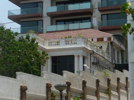 Closer look from outside of SRK’s Bungalow, “Mannat”. | Wonderful Mumbai