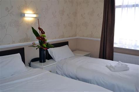 Lyndene Hotel Blackpool - Compare Deals