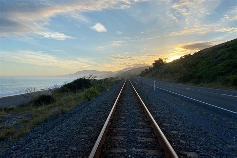 Coastal Pacific Scenic Train Trip | LOCO Journeys