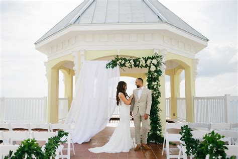 Pelican Grand Beach Resort Wedding | Carolina Guzik Photography