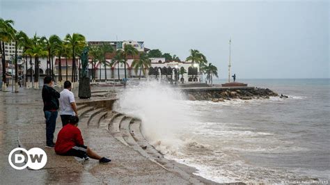 Hurricane Lidia hits Mexico as 'extremely dangerous' storm – DW – 10/11 ...