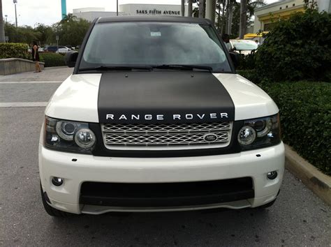 Exotic Cars on the Streets of Miami: White / Black Range Rover ...