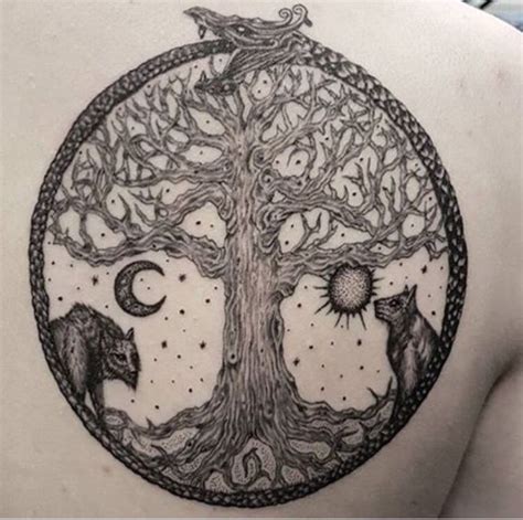 Épinglé par Rodríguez Camila sur Random | Tatouage viking, Tatouage yggdrasil, Tatouage scandinave