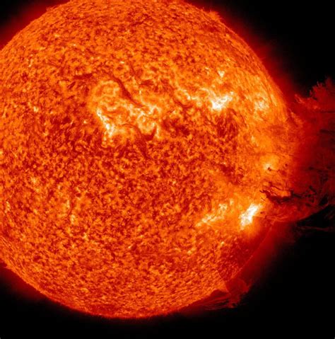 Giant solar flare detected - UPI.com