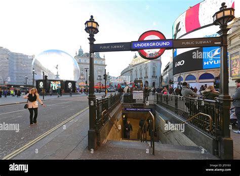 Piccadilly Circus Station Stock Photo - Alamy