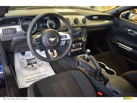 2018 Ford Mustang GT Fastback Dashboard Photos | GTCarLot.com