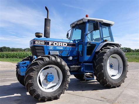 Ford 8210 Force II (PTO/4x4) Traktor | Boss Machinery