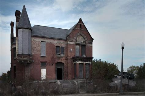 Photographer Seph Lawless visited America's 13 most haunted houses for her book 'Hauntingly ...