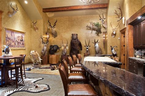 THE ULTIMATE SPORTSMAN LODGE - Locati | Trophy rooms, Ranch house, Man ...