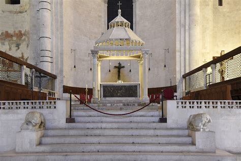 Bari - Cathedral; Inside, Altar | From Bari to Trani | Pictures | Italy ...