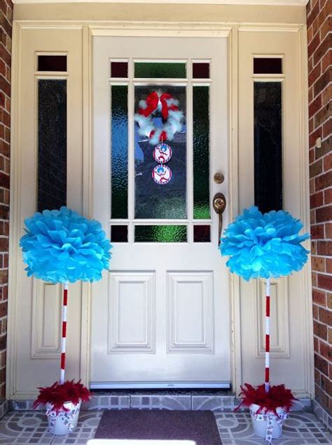 Thing 1 and Thing 2 Party Decorations - front entryway Party of 11 | 2nd baby showers, Dr seuss ...