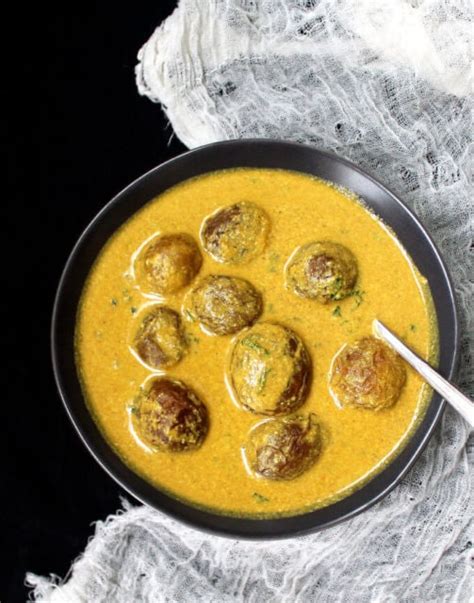 Kashmiri Dum Aloo - Vegan Bits