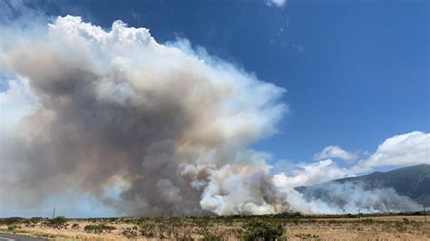 Evacuated Residents Return Home After Maui Brush Fire Sets 10,000 Acres Ablaze : NPR