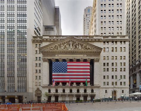 Wall Street and New York Stock Exchange (NYSE) – Joergen Geerds Photography