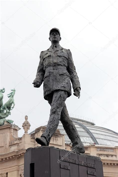 Charles de Gaulle Statue in Paris, France – Stock Editorial Photo © marcovarro #9625441