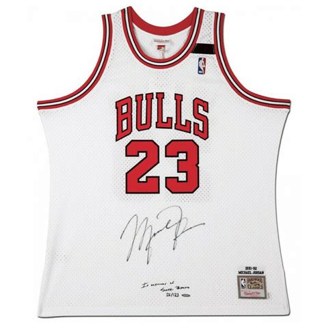 Michael Jordan Signed Limited Edition 1991-92 Chicago Bulls Jersey (UDA ...