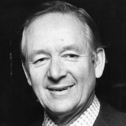 James Herriot Biography, James Herriot's Famous Quotes - Sualci Quotes 2019