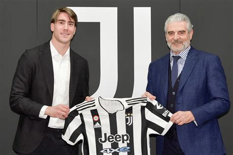 Vlahovic completes Juventus move