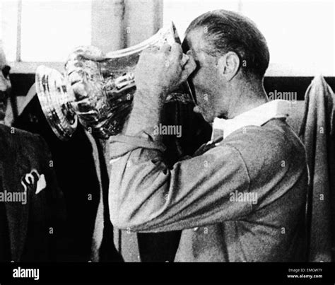 Stanley Matthews after Blackpool won the FA Cup. 4th May 1953 Stock ...