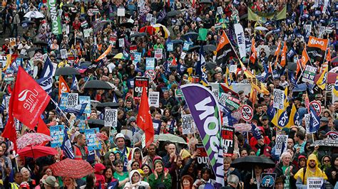 72 hours of strikes: UK unions launch public sector fightback in October — RT UK