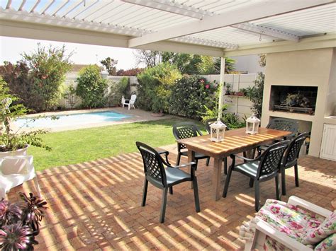 4 Bedroom House For Sale in Sunningdale | RE/MAX™ of Southern Africa