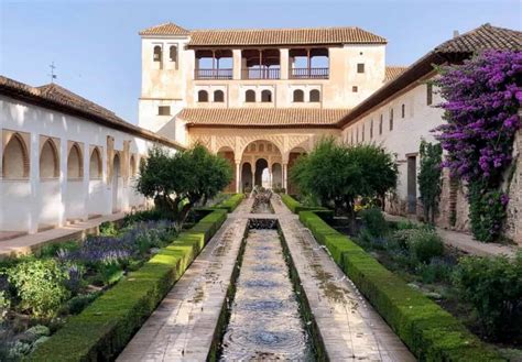 History of the Alhambra's Paradisal Gardens and Courtyards - Lions in the Piazza