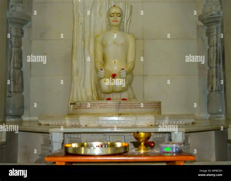 Tirthankara statues hi-res stock photography and images - Alamy