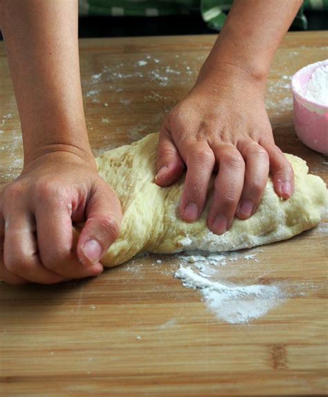 How To Knead Bread Dough (Video) | Woman Scribbles